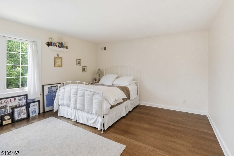 31 Laura Ln