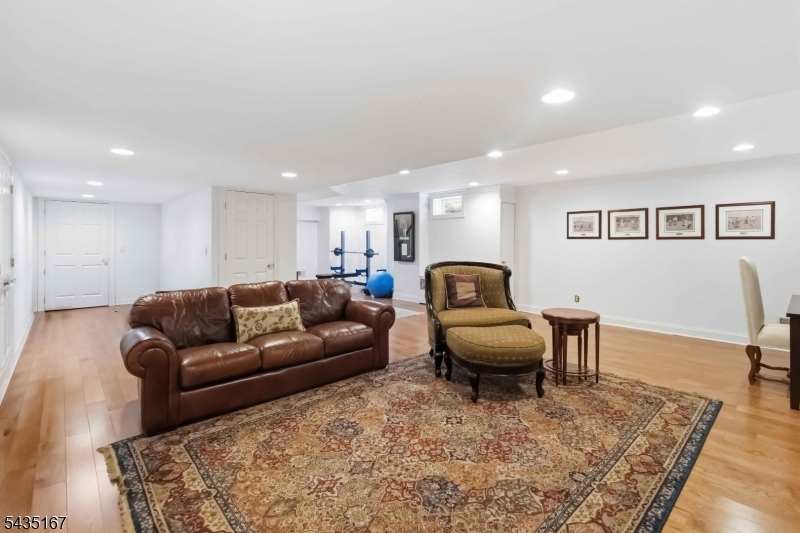 31 Laura Ln