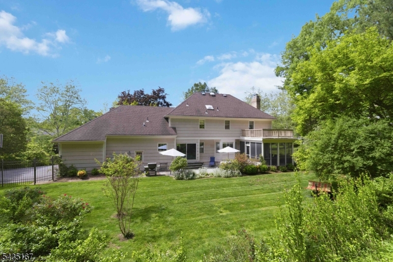 31 Laura Ln