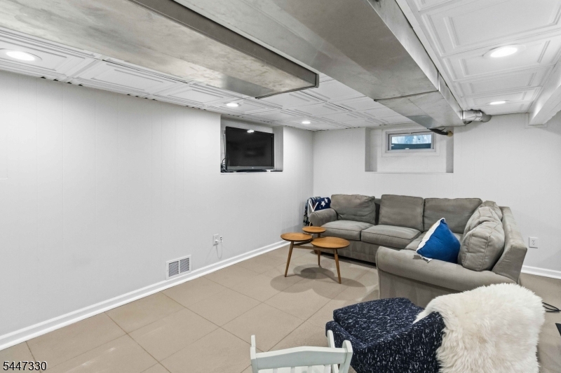 22 Symor Dr