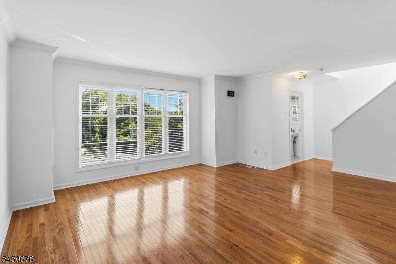 1 Entrance Ave