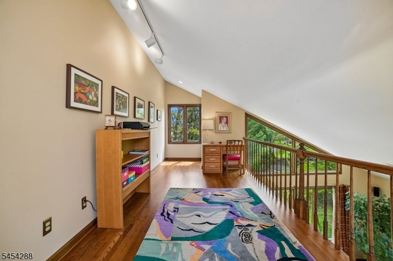 11 Hawthorne Ct