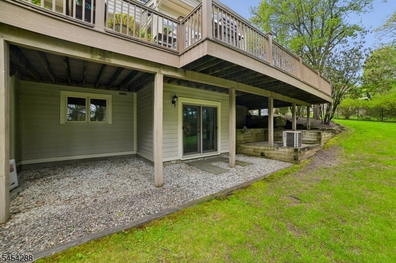 11 Hawthorne Ct
