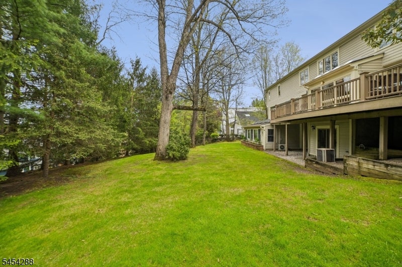 11 Hawthorne Ct
