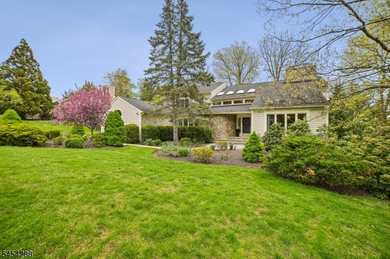 11 Hawthorne Ct