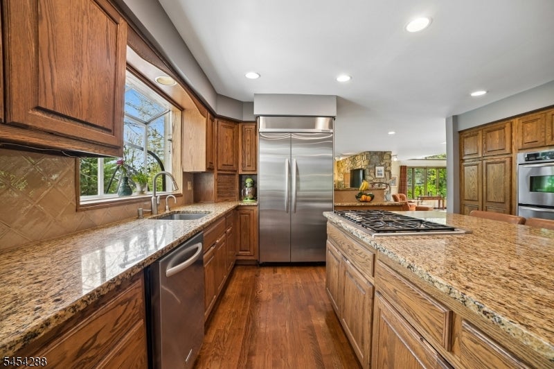 11 Hawthorne Ct