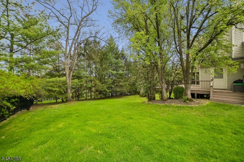 11 Hawthorne Ct