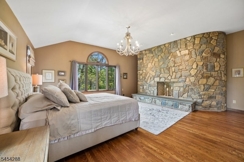 11 Hawthorne Ct