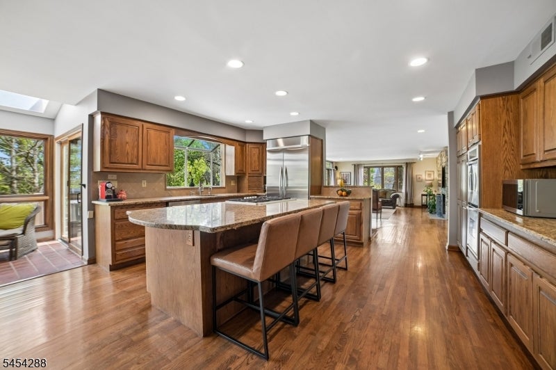 11 Hawthorne Ct