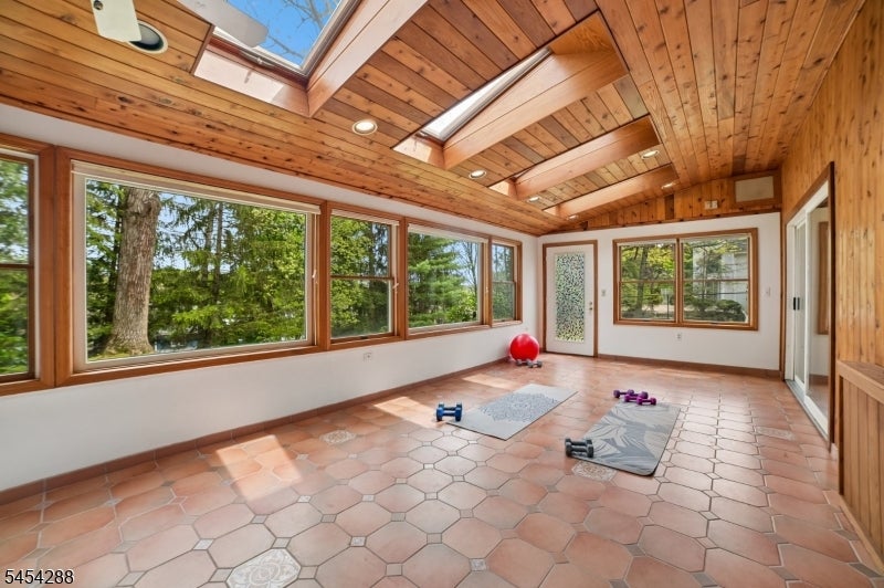 11 Hawthorne Ct