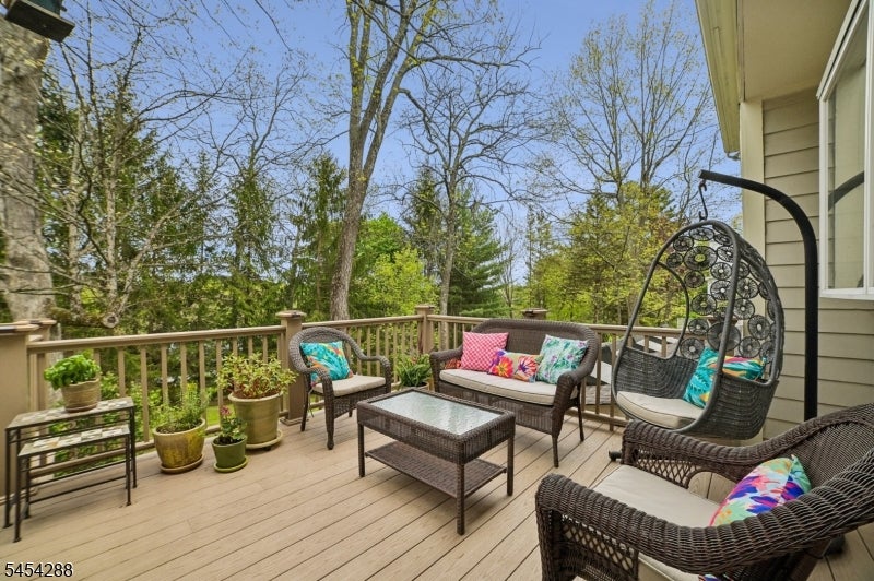 11 Hawthorne Ct