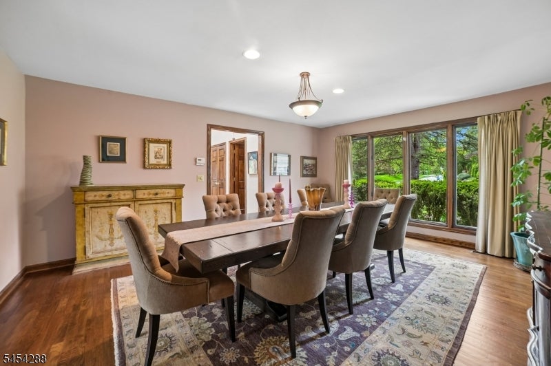 11 Hawthorne Ct
