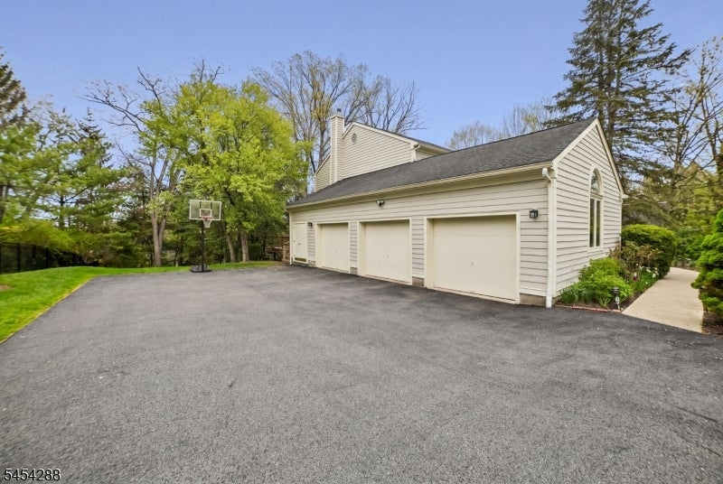 11 Hawthorne Ct