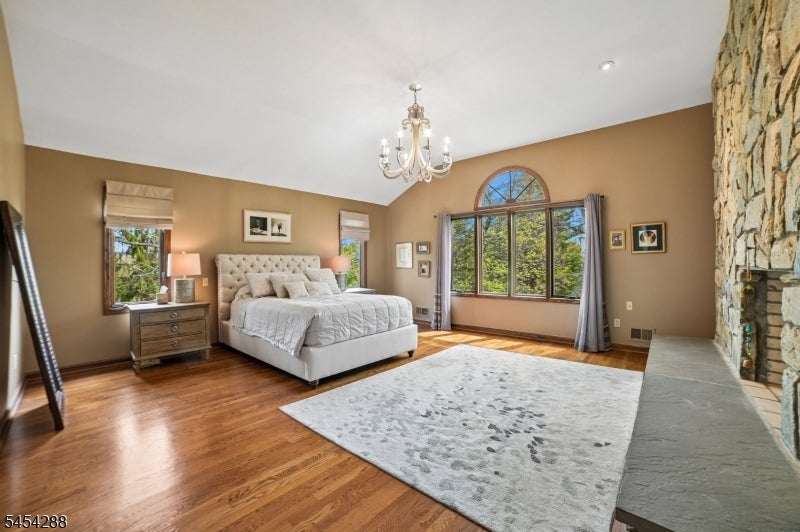 11 Hawthorne Ct