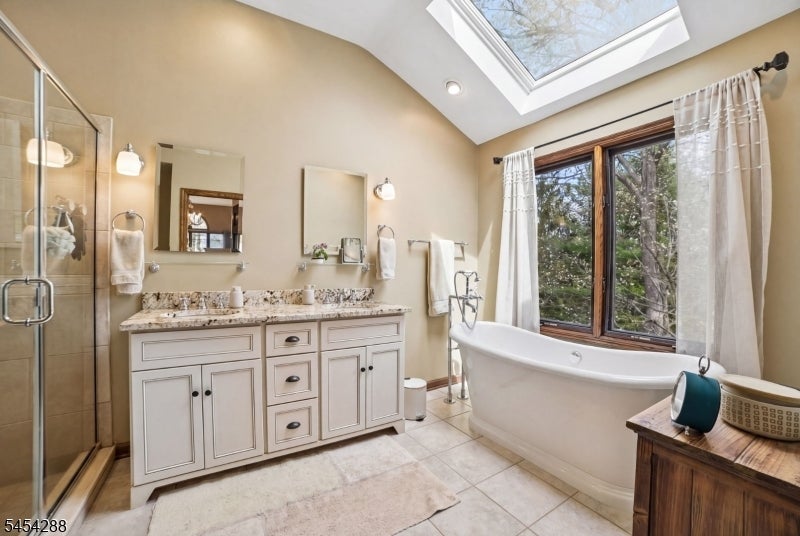 11 Hawthorne Ct