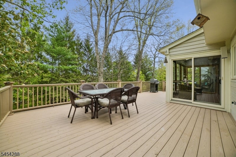11 Hawthorne Ct