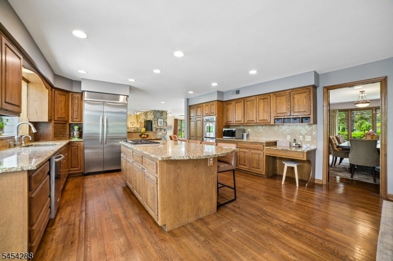 11 Hawthorne Ct
