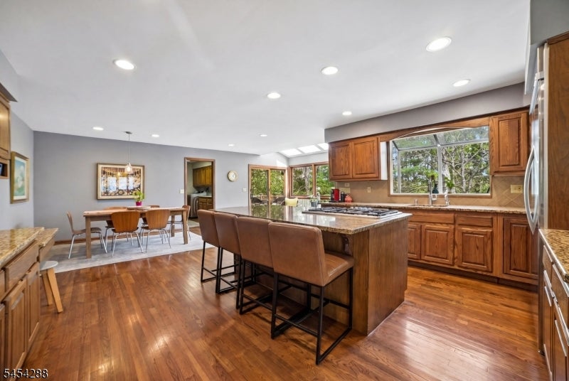 11 Hawthorne Ct