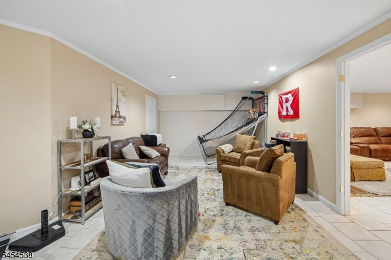 6 Hancock Dr