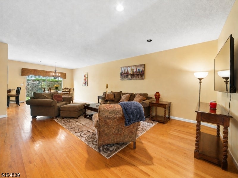 6 Hancock Dr