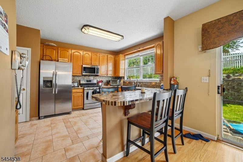 6 Hancock Dr