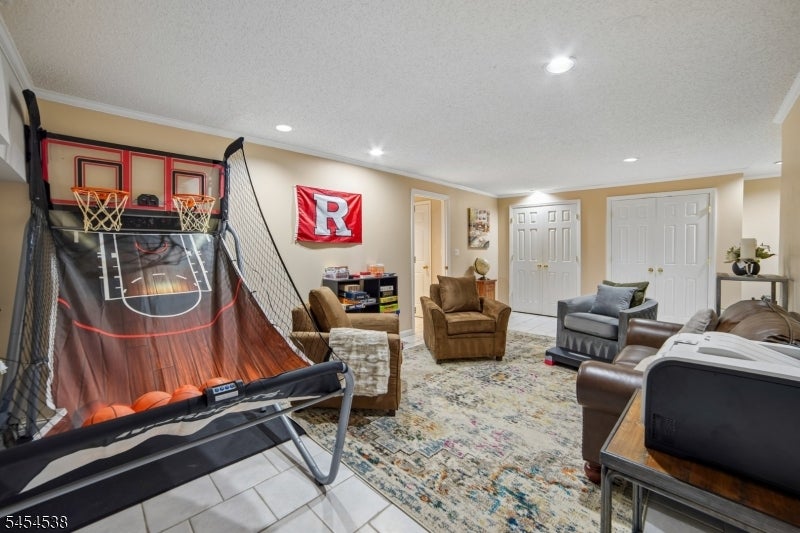 6 Hancock Dr