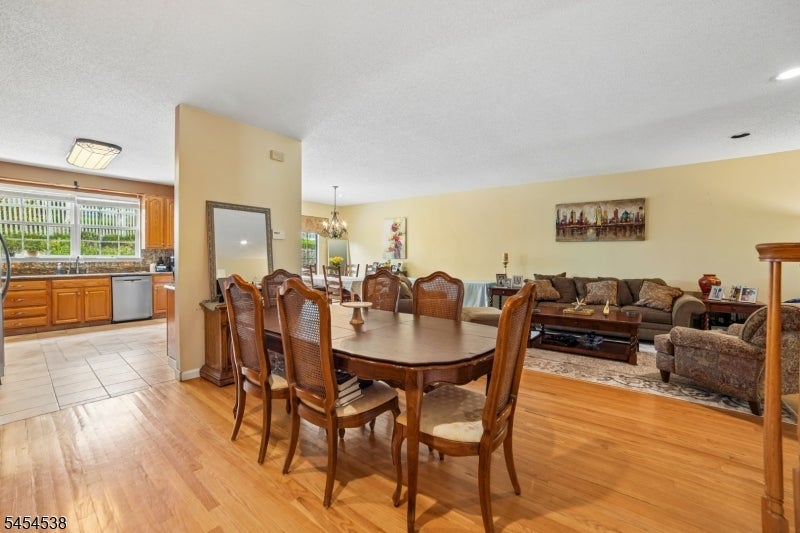 6 Hancock Dr