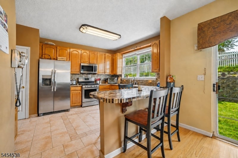 6 Hancock Dr