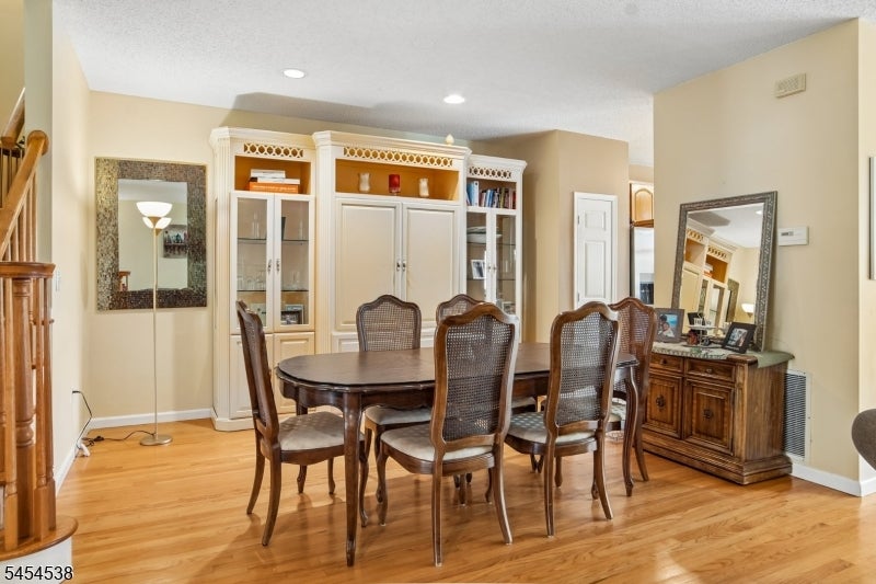 6 Hancock Dr