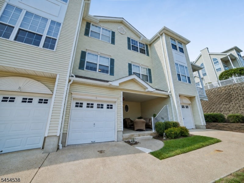 6 Hancock Dr