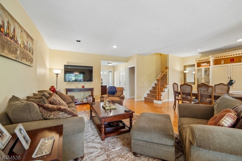 6 Hancock Dr