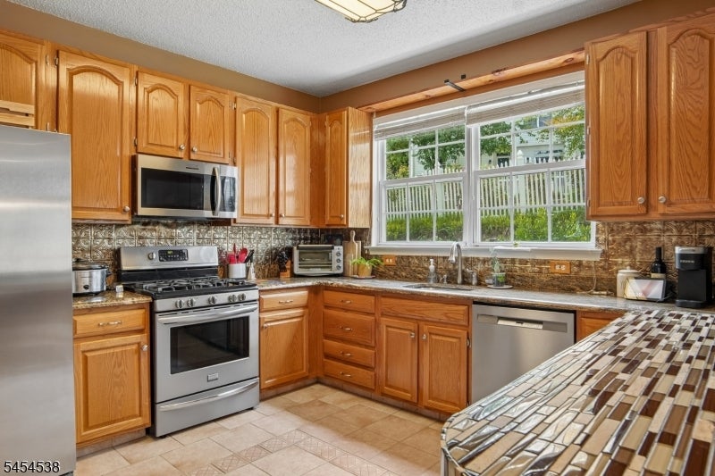 6 Hancock Dr