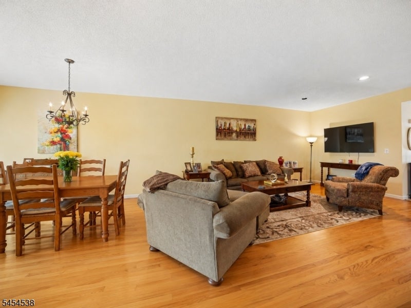 6 Hancock Dr