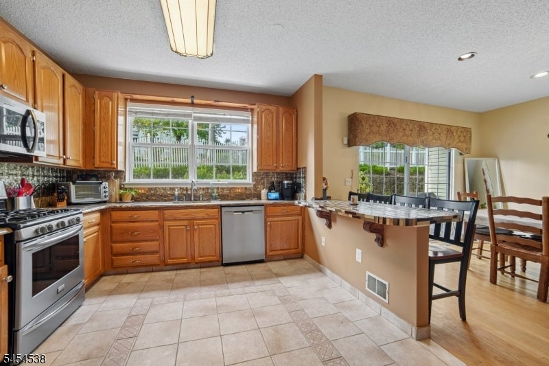 6 Hancock Dr