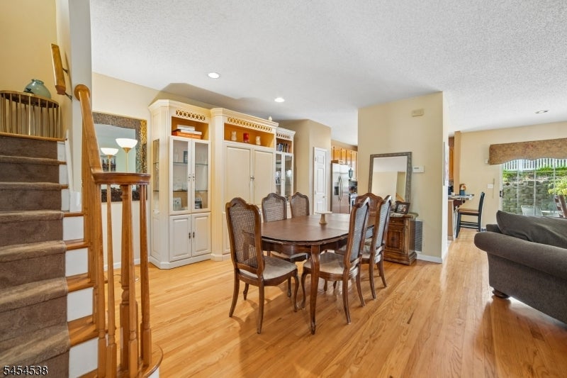 6 Hancock Dr