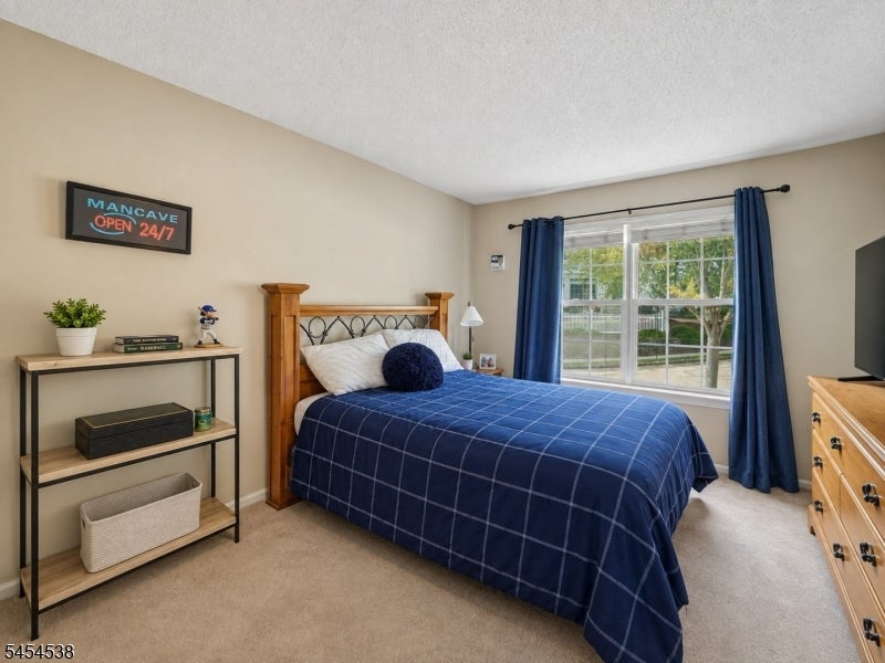 6 Hancock Dr