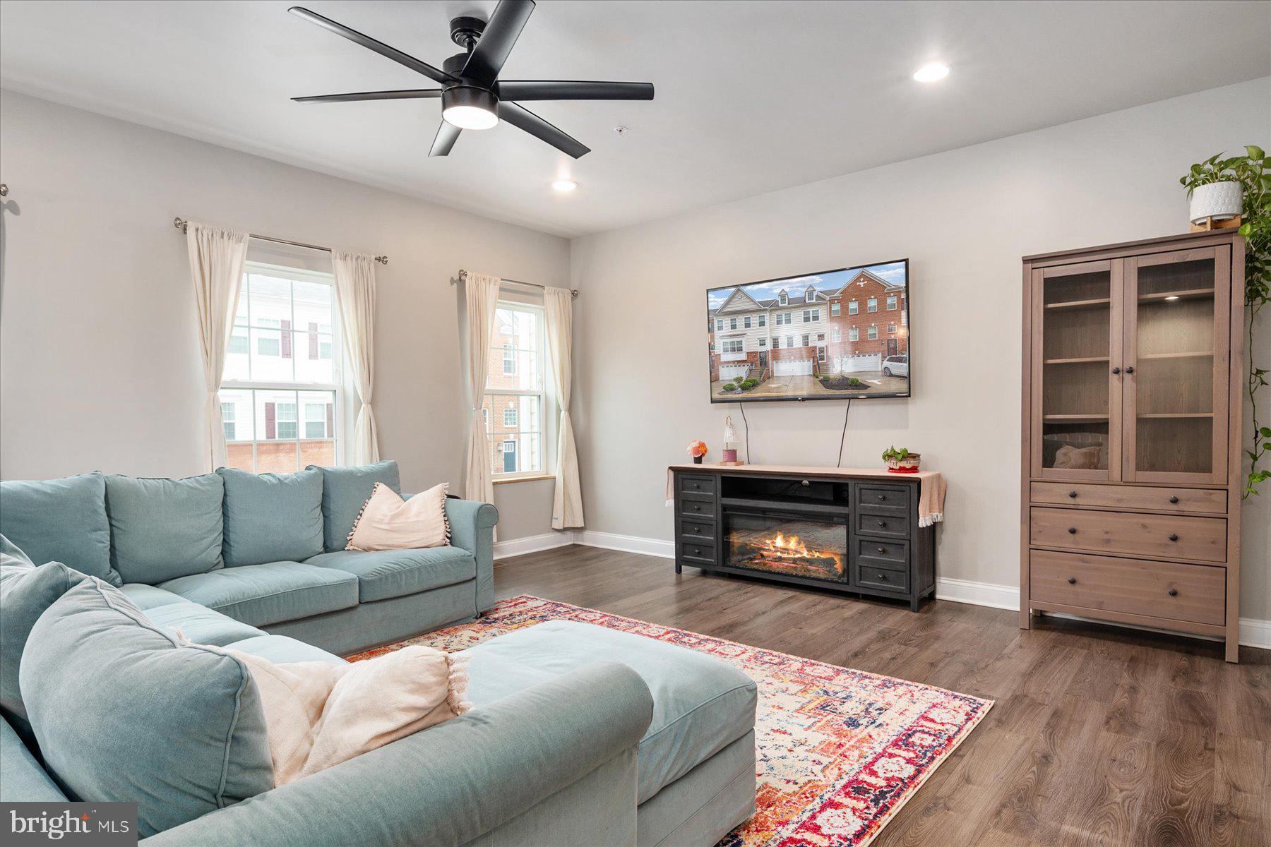 1524 WITCHHAZEL CIRCLE