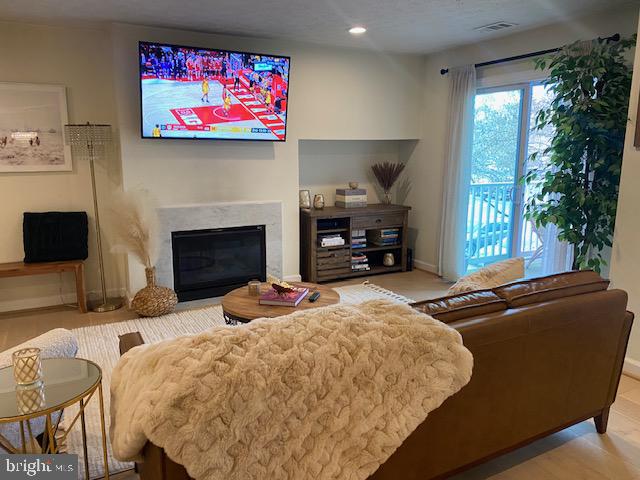 623 ADMIRAL DRIVE 304