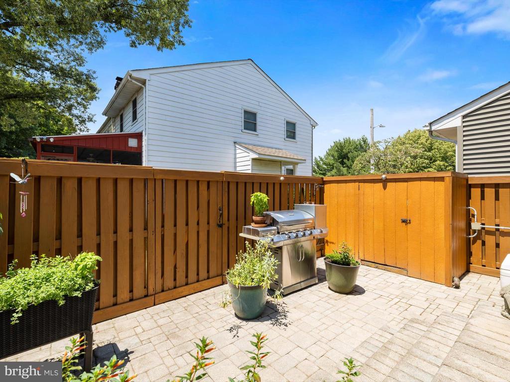 526 VALLEYWOOD ROAD