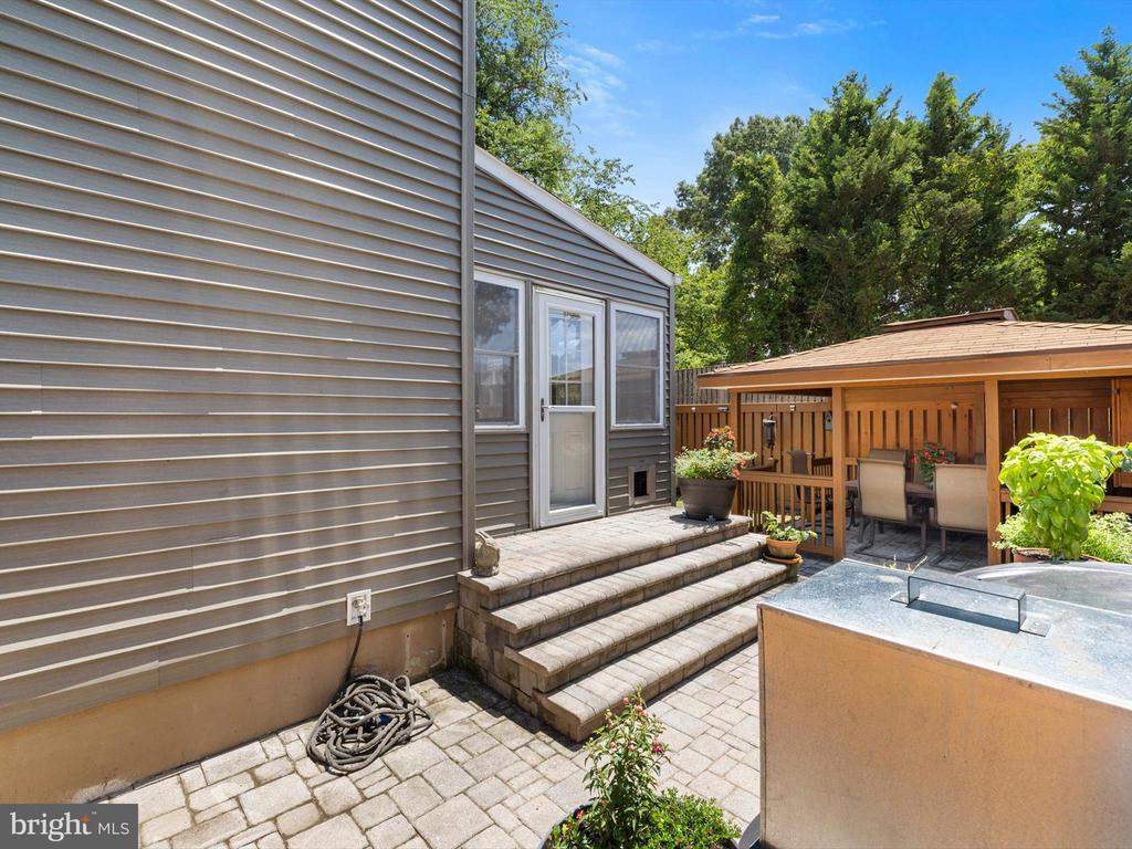 526 VALLEYWOOD ROAD