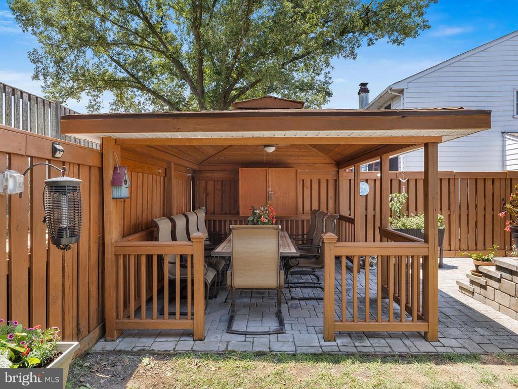 526 VALLEYWOOD ROAD