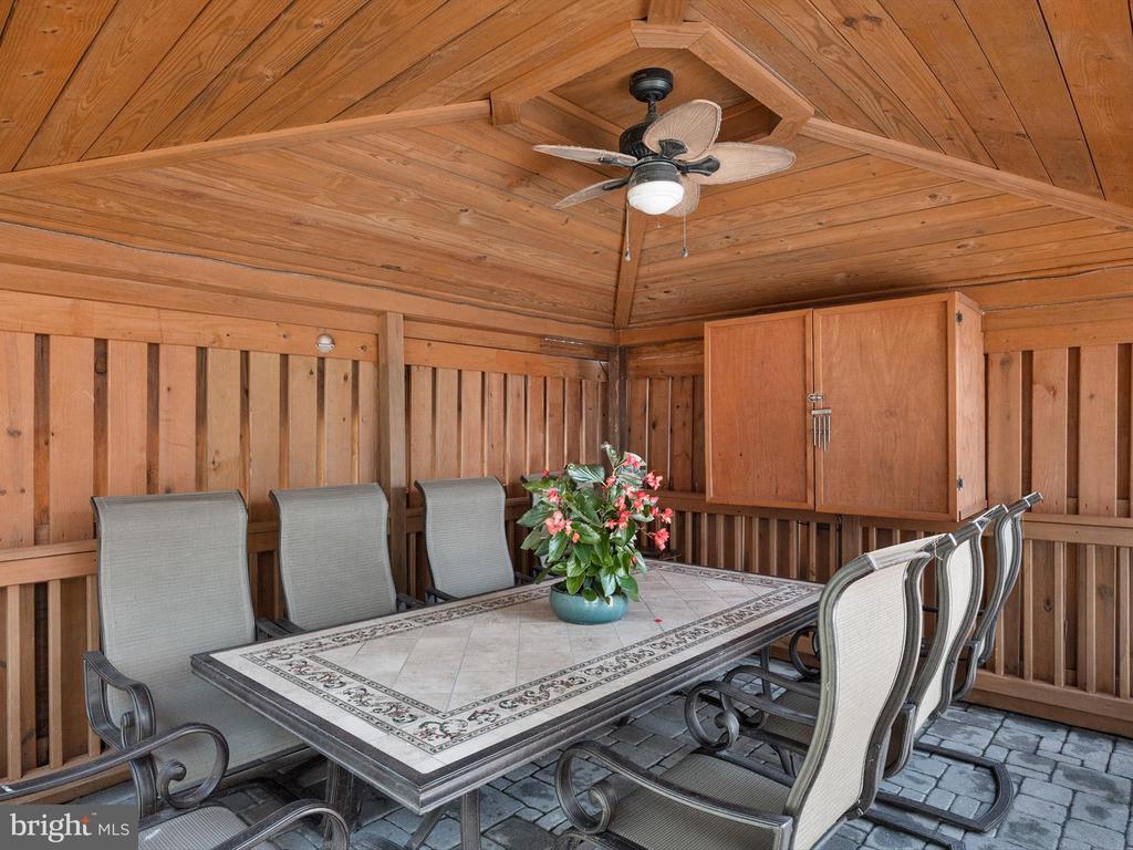 526 VALLEYWOOD ROAD
