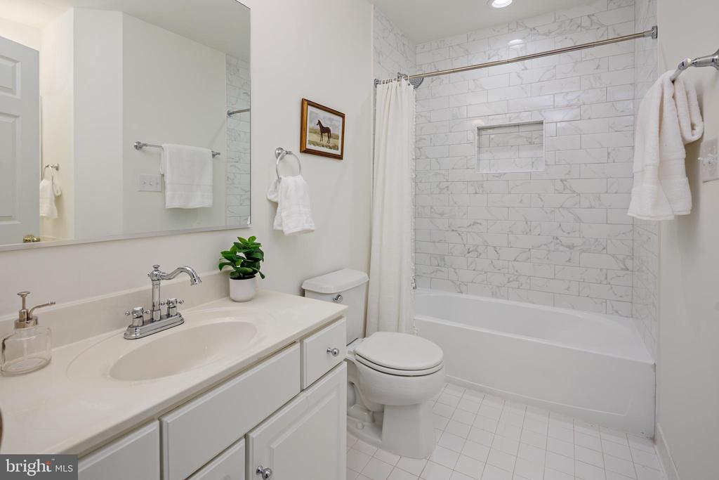 8315 HOPE POINT COURT
