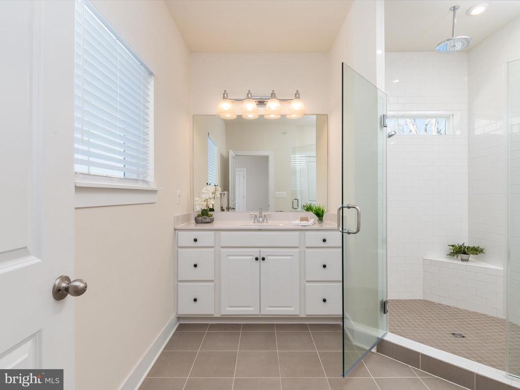 1440 HONEYLOCUST DRIVE