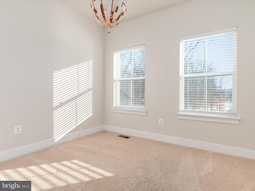 1440 HONEYLOCUST DRIVE