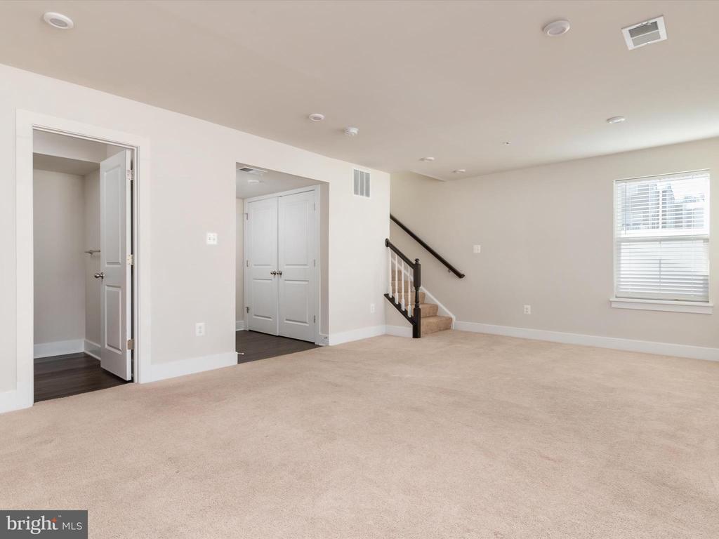 1440 HONEYLOCUST DRIVE
