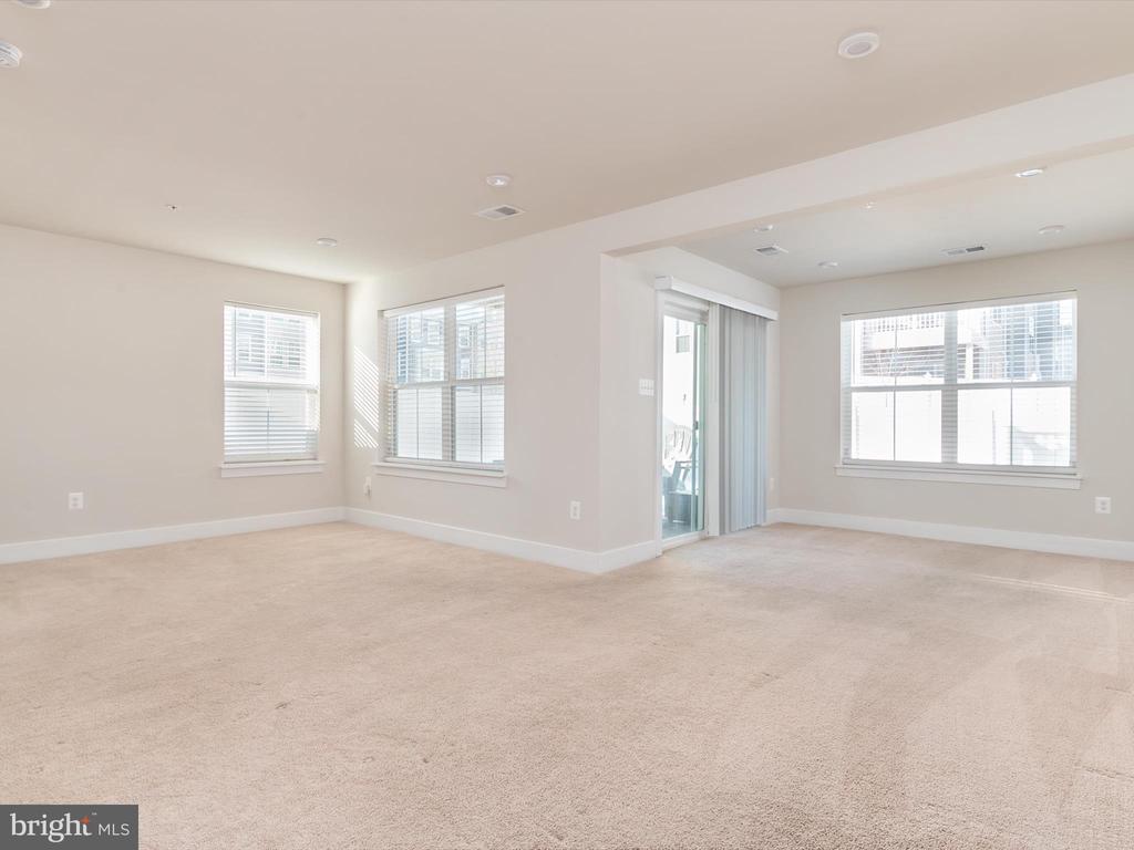1440 HONEYLOCUST DRIVE