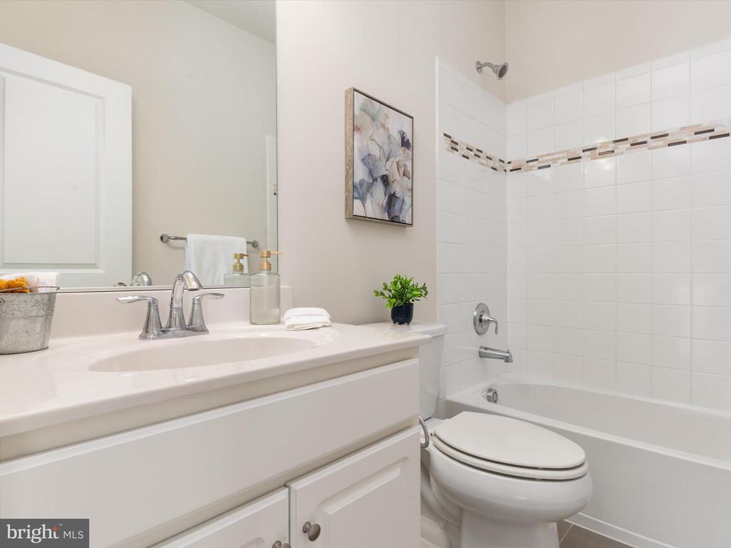 1440 HONEYLOCUST DRIVE