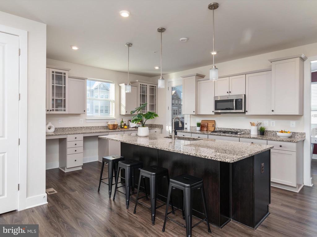 1440 HONEYLOCUST DRIVE