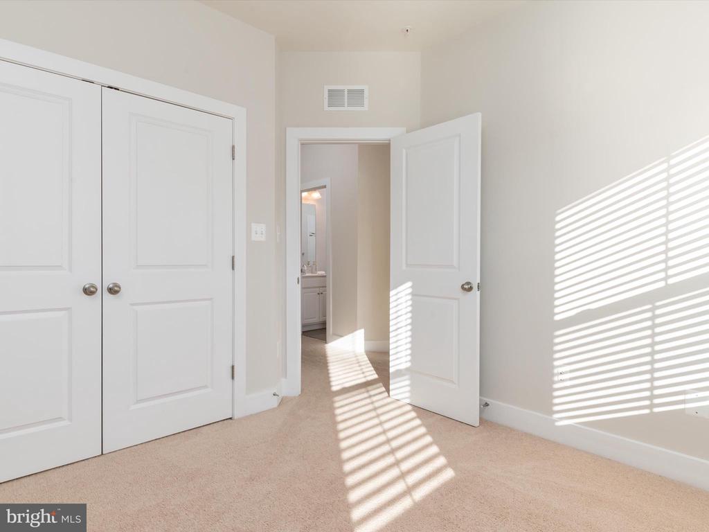 1440 HONEYLOCUST DRIVE